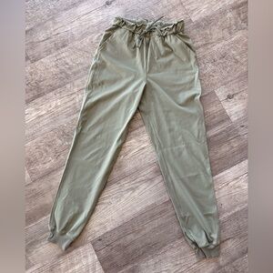 Lululemon On the Fly Jogger – Olive Green - Size 4